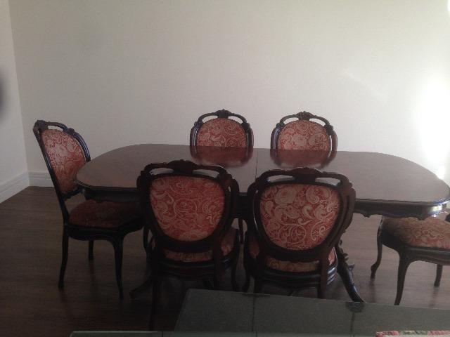 Conjunto de Mesa com 8 Cadeiras no Estilho Luis XV ? Seminovo ? Oportunidade Única