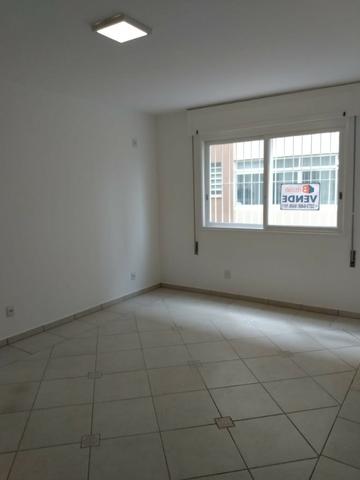 Vende-se apartamento central de 1 dormitório com garagem, Pelotas - Foto 3