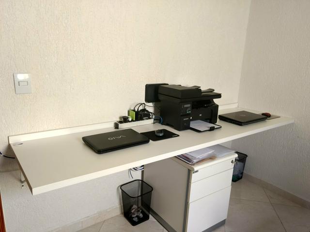 Bancada de trabalho MDF branco + cadeiras de escritório+ móvel arquivo - Foto 4