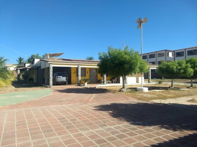Vende-se casa em Russas