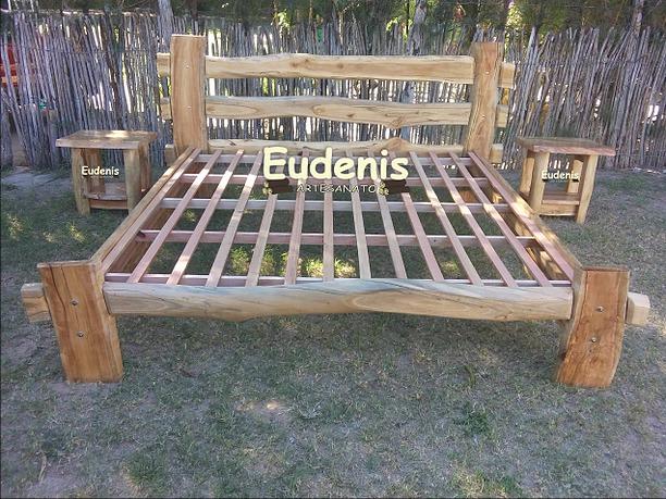 Cama de Casal em Madeira de Lei