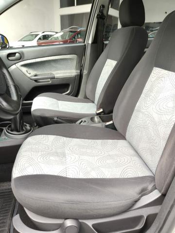 Ford Fiesta Sedan - Foto 13