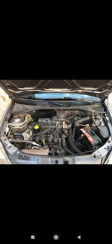 Vendo Clio 2007 8 válvulas