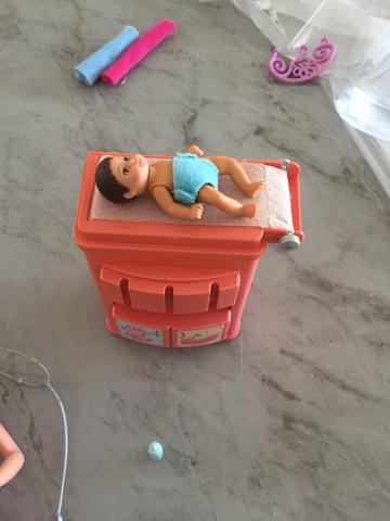 Barbie babá + Barbie pediatra - Foto 5