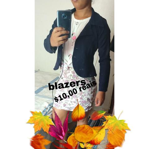 Vendo blazer e vestidos