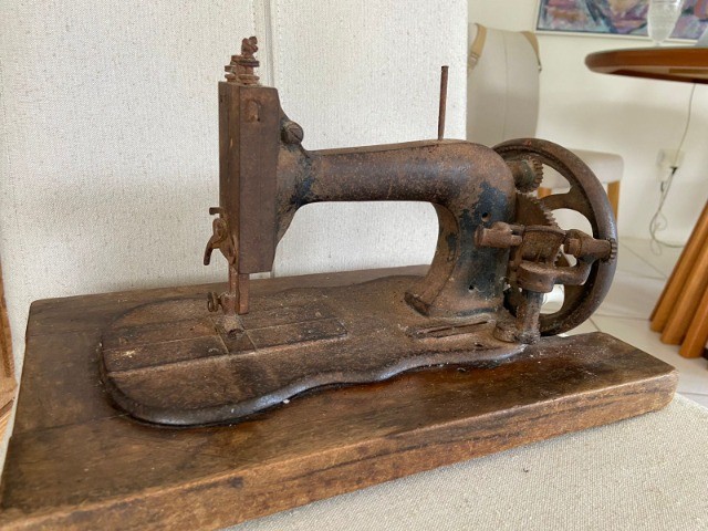 Máquina de Costura 1872 (manivela)