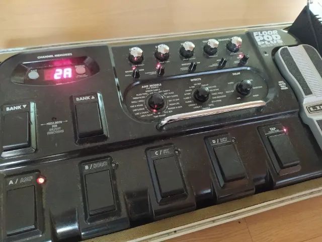 Pedaleira Line6 Floor Pod Plus + Case - Foto 4