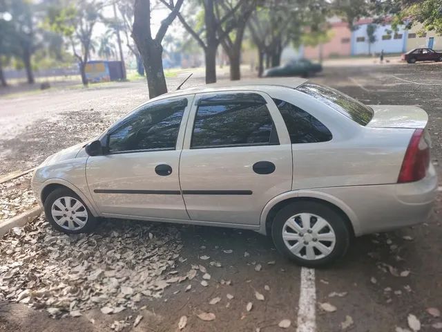 Comprar Hatch Chevrolet Corsa Hatch 1.4 4P Maxx Flex Prata 2010 em Jaú-SP