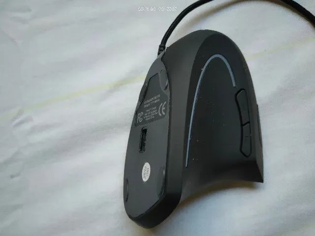 mouse ergonômico  vertical  com fio gamer,cabo de 1,8m - Foto 2