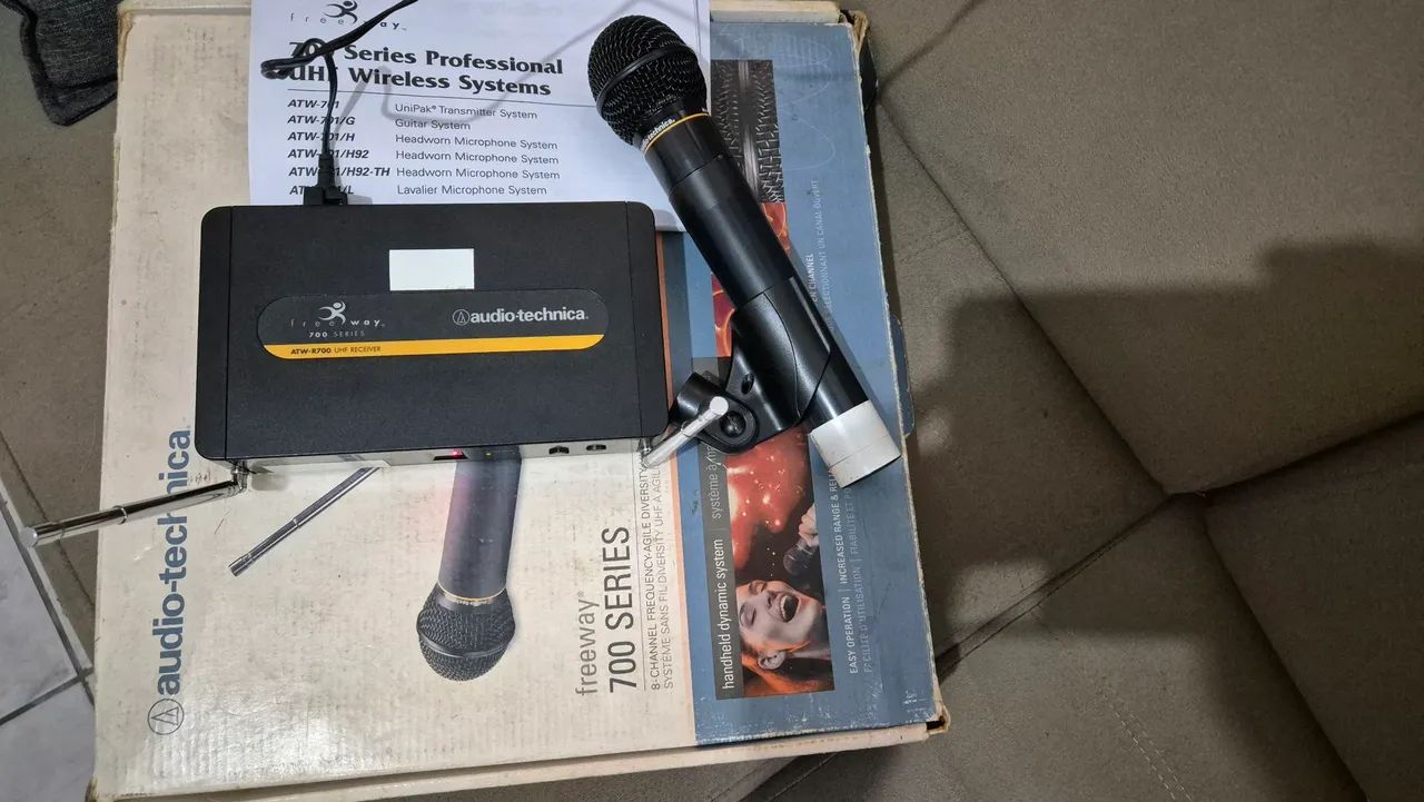 Microfone sem fio Audio Technica serie Atw R 700