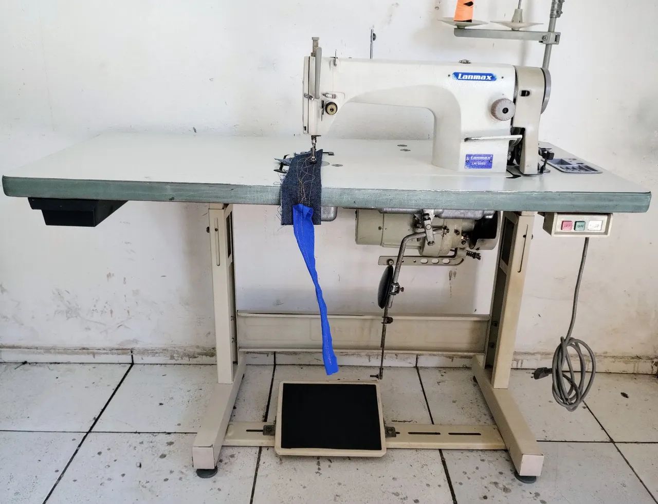 Vendo uma Máquina de Costura Industrial Lanmax  - Foto 3