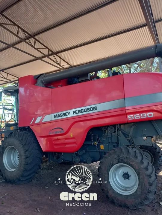 Colheitadeira Massey Ferguson + 2 plataformas