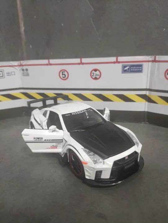 Miniatura Nissan GTR R35 1:32 com luzes - Foto 5