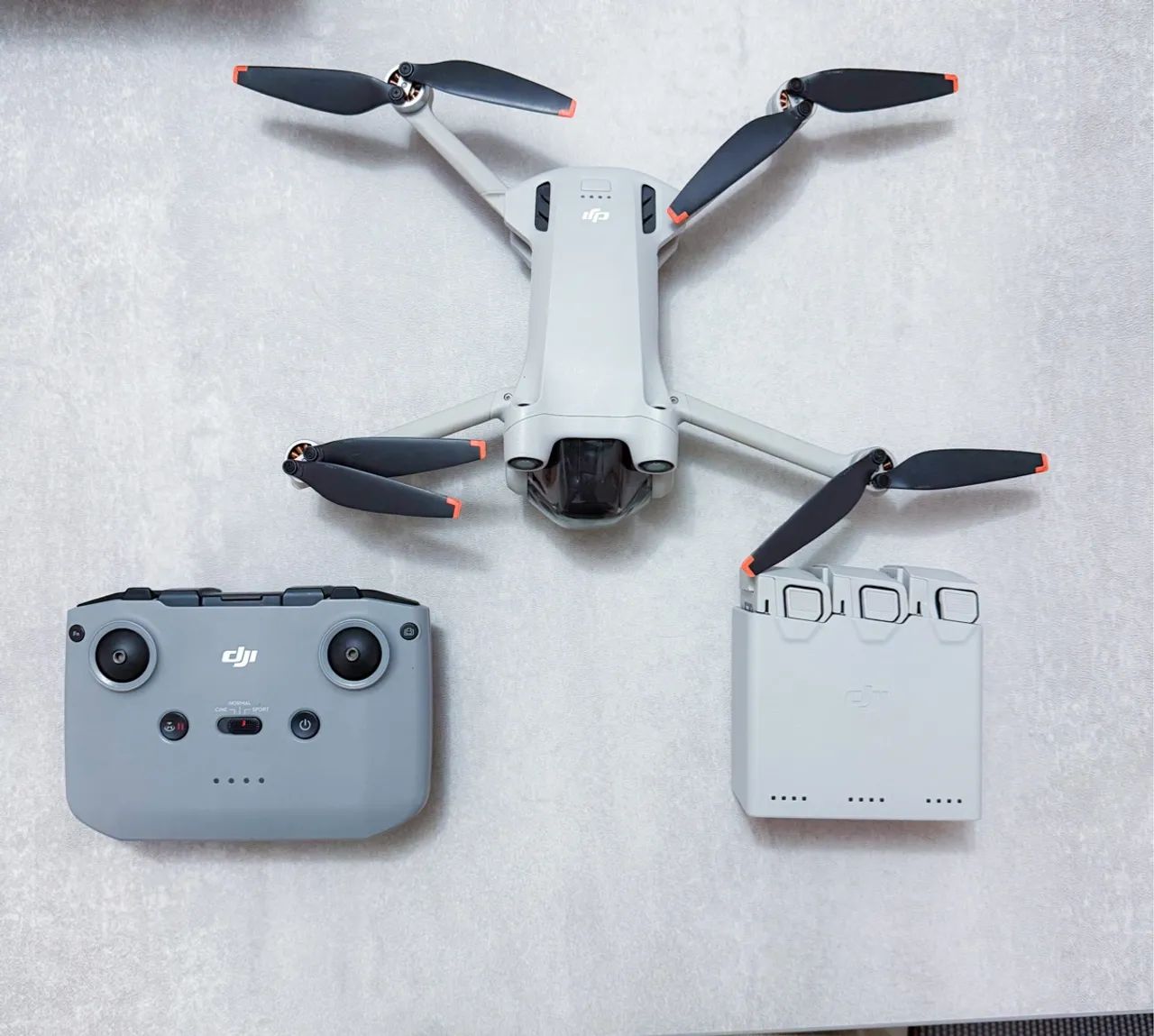 Drone DJI Mini 3 Pro Fly More Combo - Foto 2