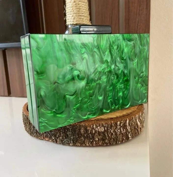 Bolsa de mão verde em formato de caixa - Foto 2