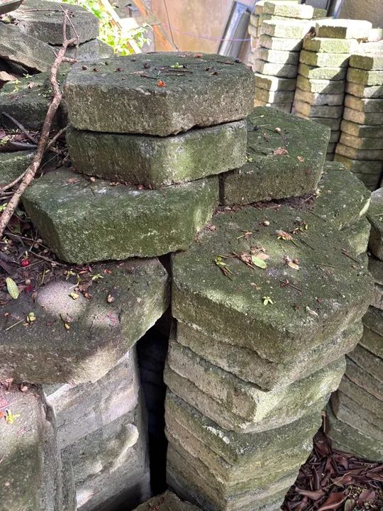 Blocos de Concreto Hexagonais - Usados 30,00 m2 (dezesseis peças)