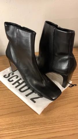 Vendo Bota Schutz NOVA 38 PREÇO BAIXOU