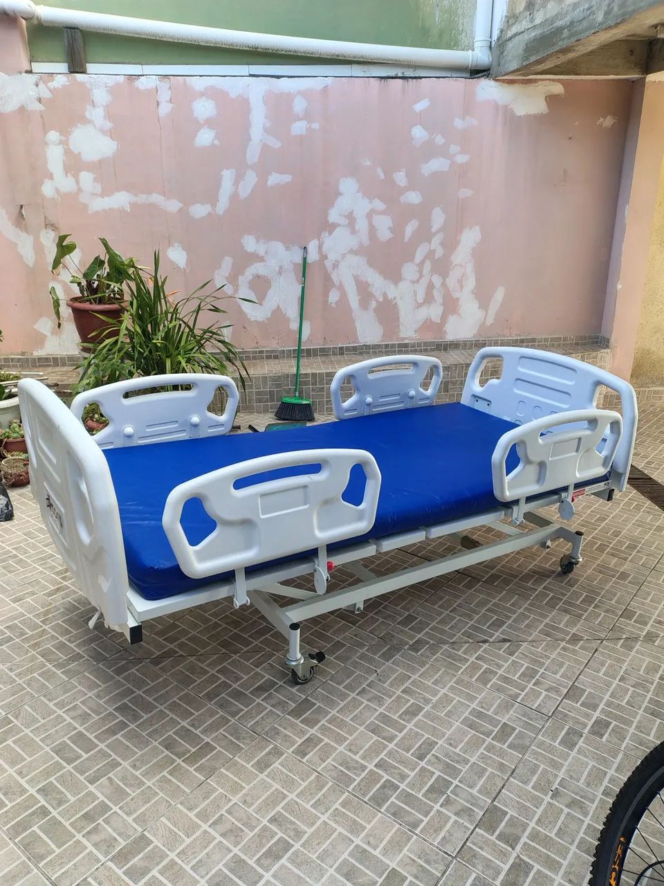 Cama hospitalar manual c/elevação total entrego  - Foto 6