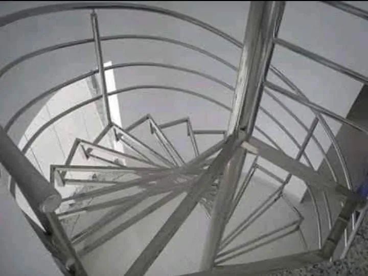 Escada de Aço Inox para sua Casa - Foto 2