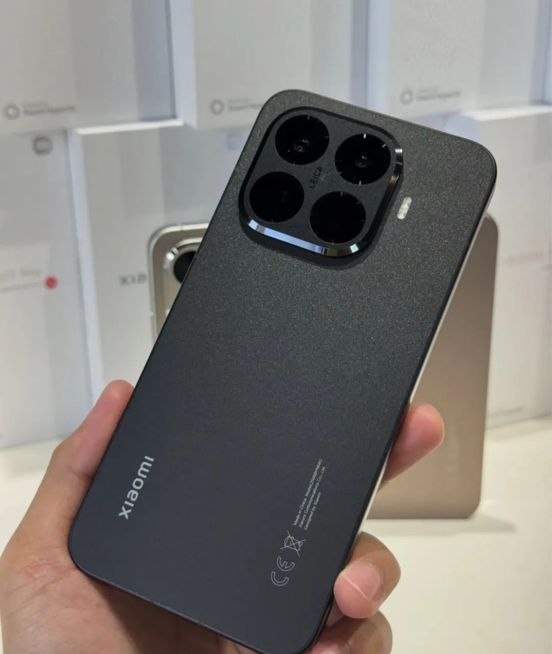 Celular Xiaomi 15T PRO 5G NFC 512GB 12GB DE RAM NOVO Preto Dourado