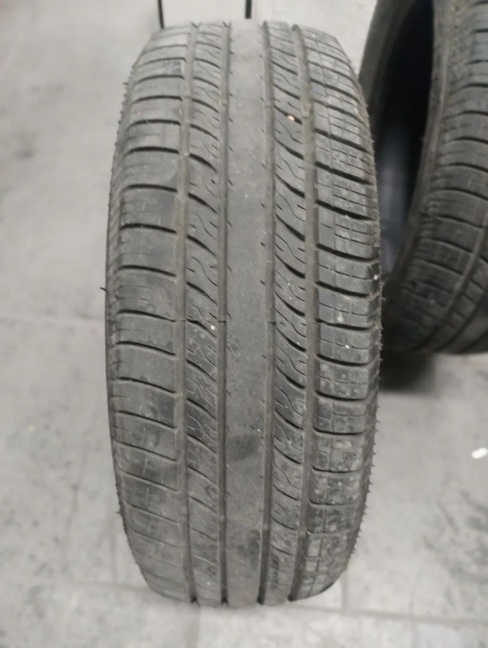 Pneu para carro 195 60 R 15 $ 700 os 4  - Foto 5