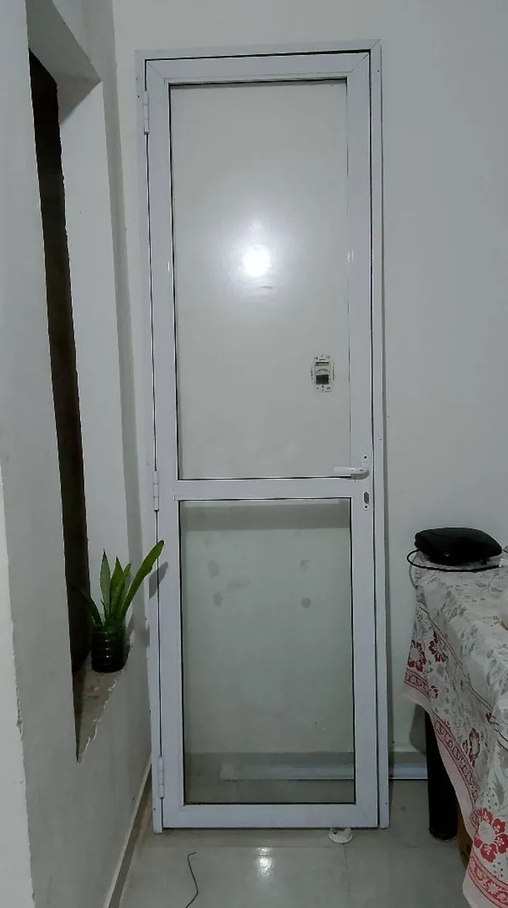 Vendo porta de aluminio 