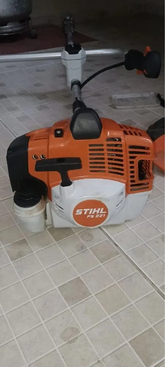 Roçadeira Stihl FS 221