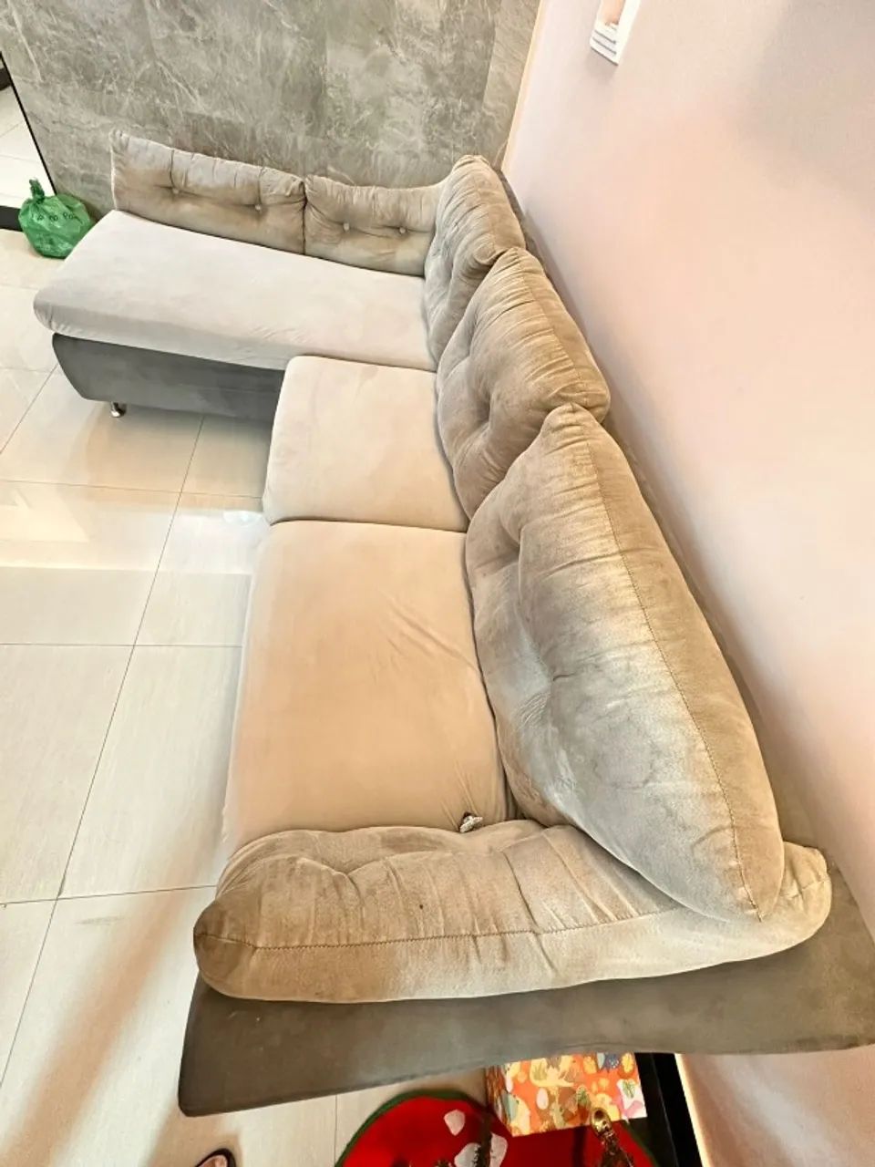 Vendo sofá com chaise 4 lugares em ótimo estado R$900,00