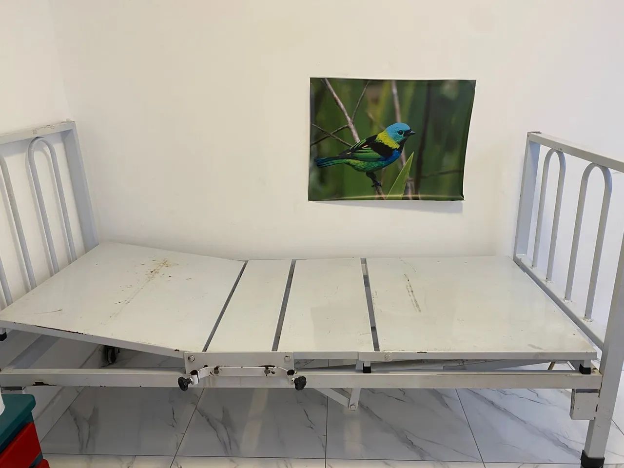 Cama hospitalar com duas  manivelas - Foto 2