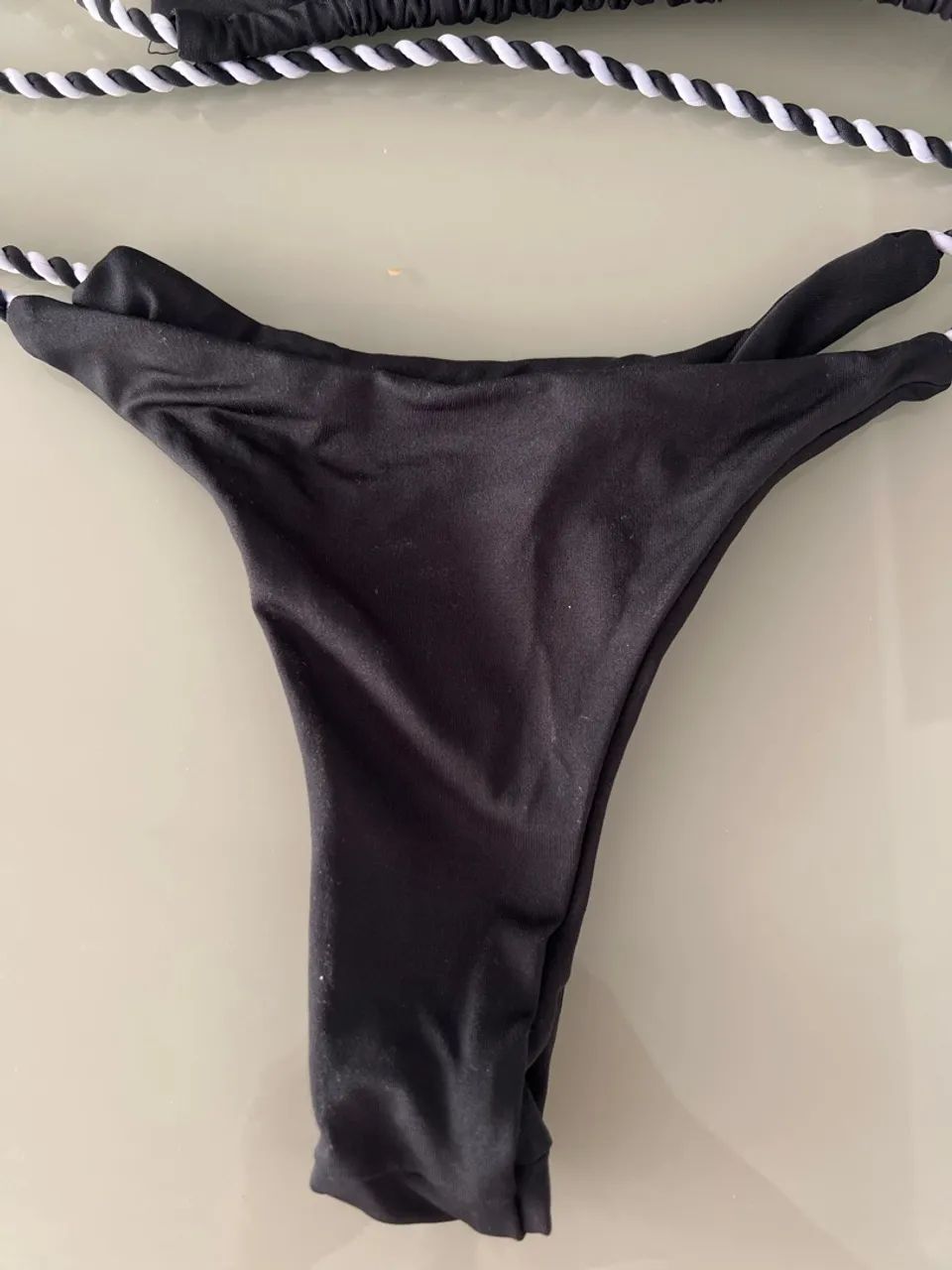Biquíni preto com detalhes em corda - Foto 4