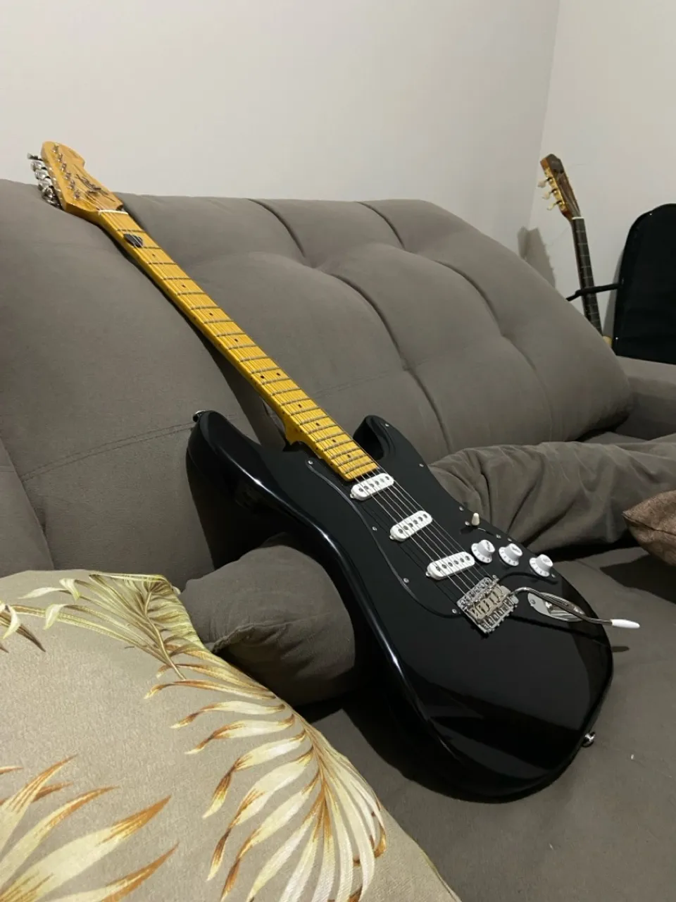 Guitarra Elétrica SGT Stratocaster
