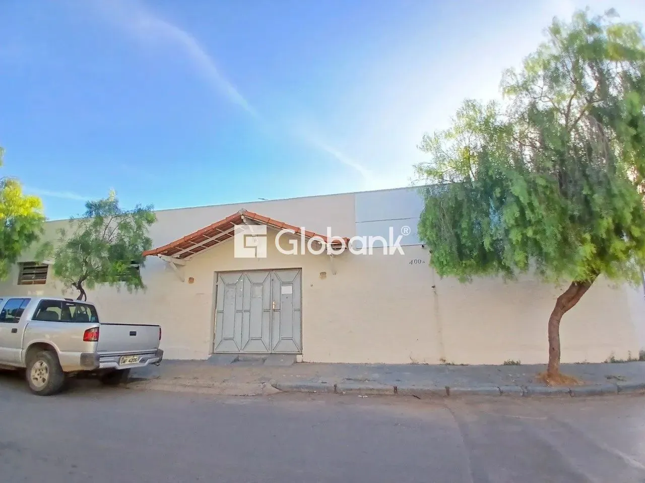 Casa comercial para locação com 12om², no bairro Santa Rita com 7 salas e 3 banheiros.