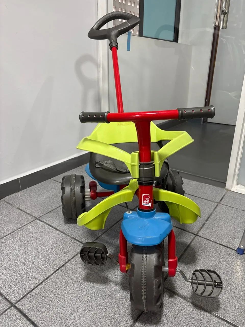 Triciclo Infantil com Haste de Direção