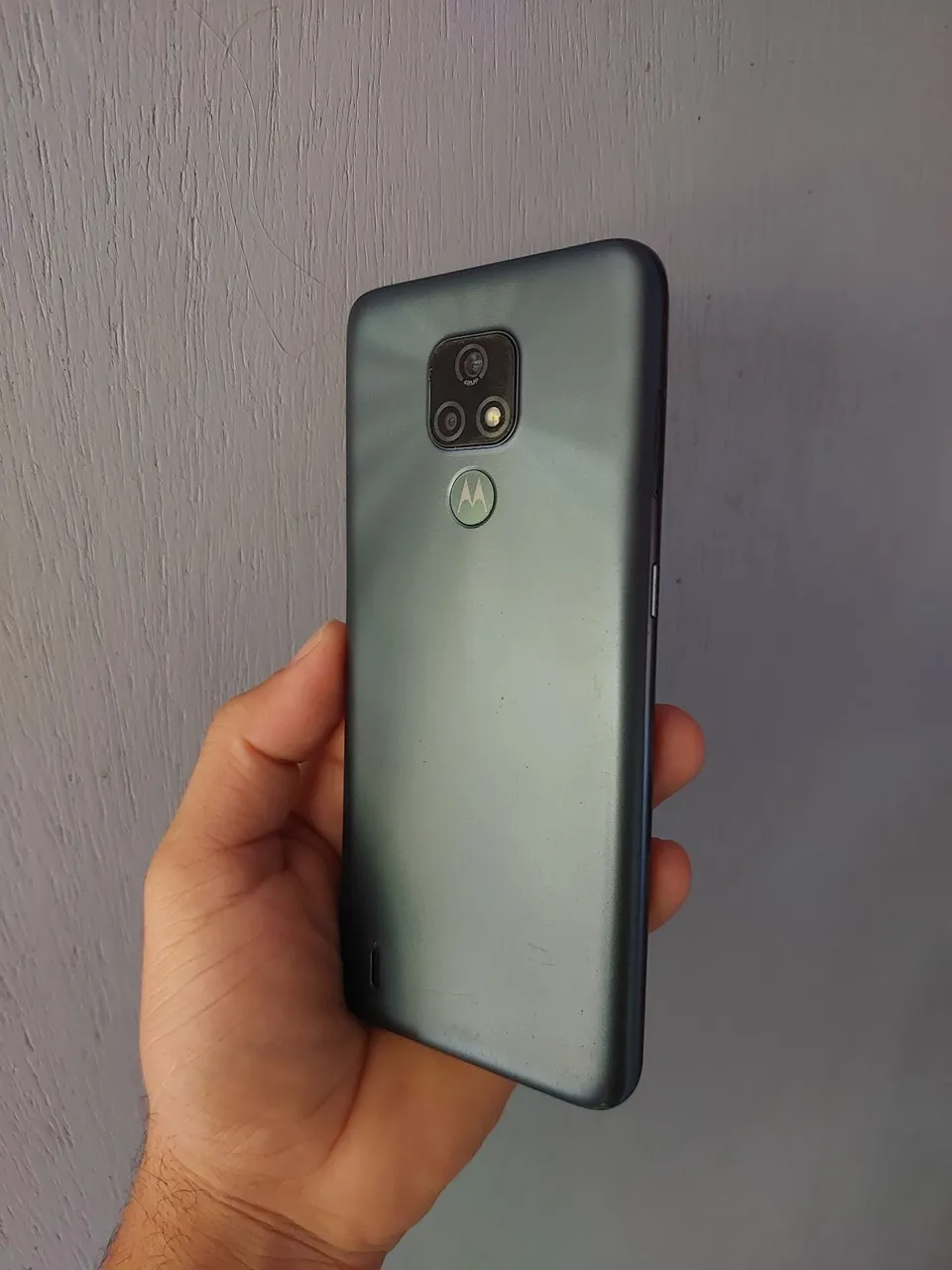 Moto E7 bem conservado