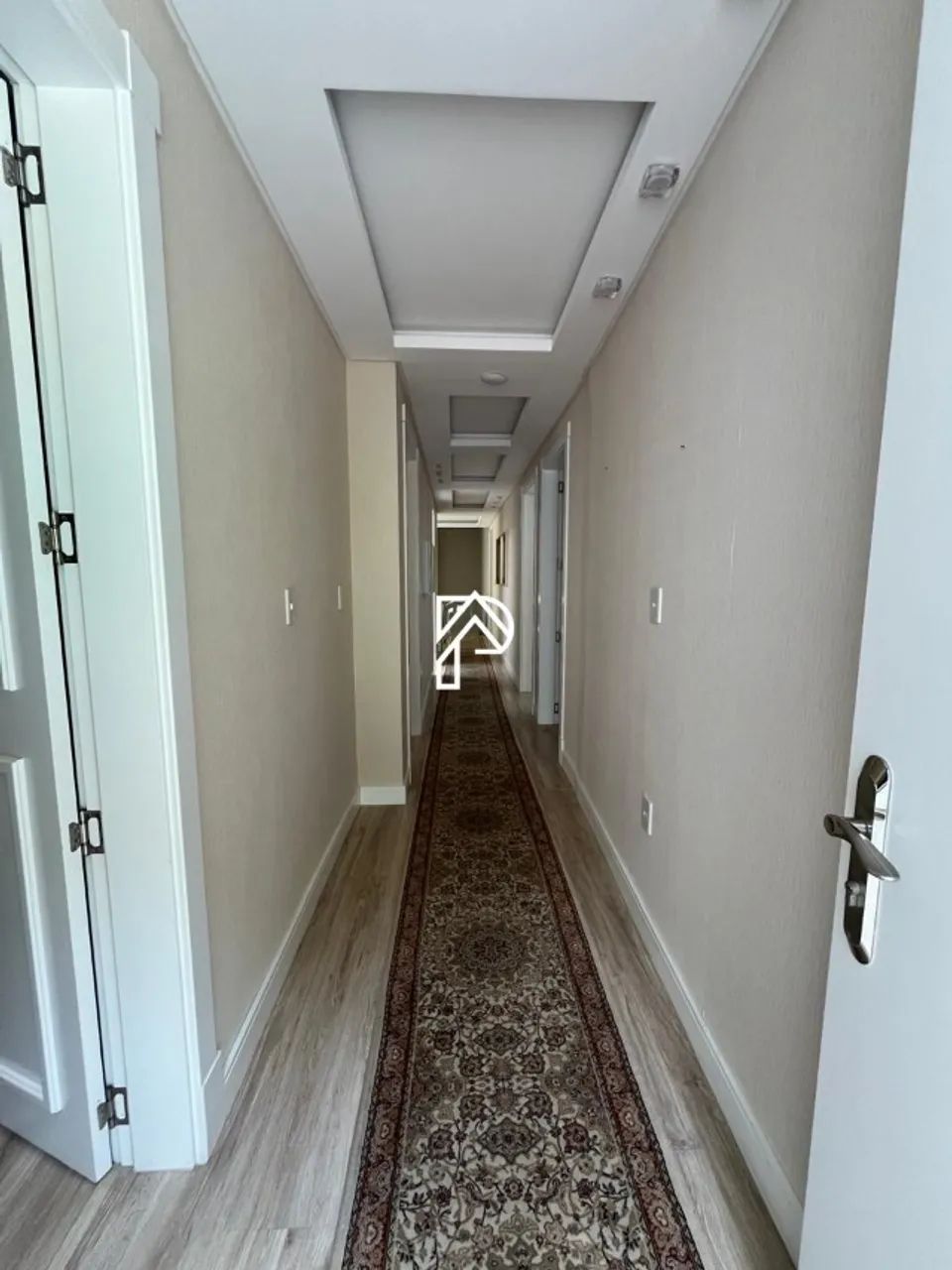 Linda casa em condomínio fechado, em um dos bairros mais valorizados da atualidade! - Foto 2