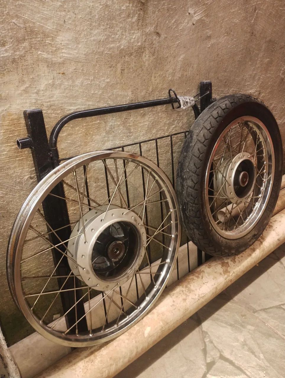 Vendo Par de rodas da Biz 125