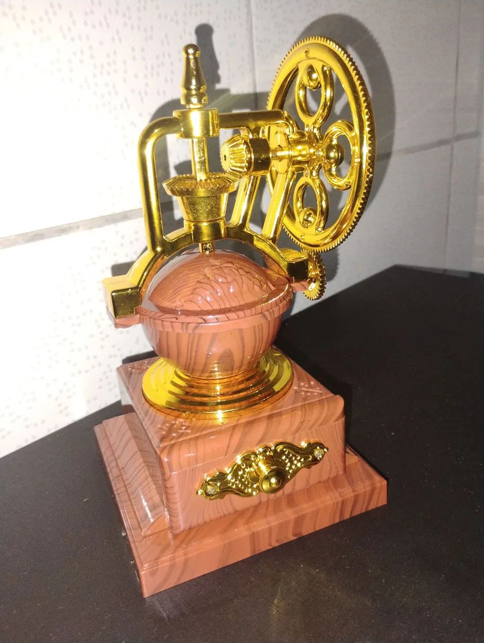 Caixinha de música tipo moedor de café  - Foto 2