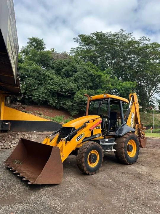 RETROESCAVADEIRA JCB 3C 4X4 2016