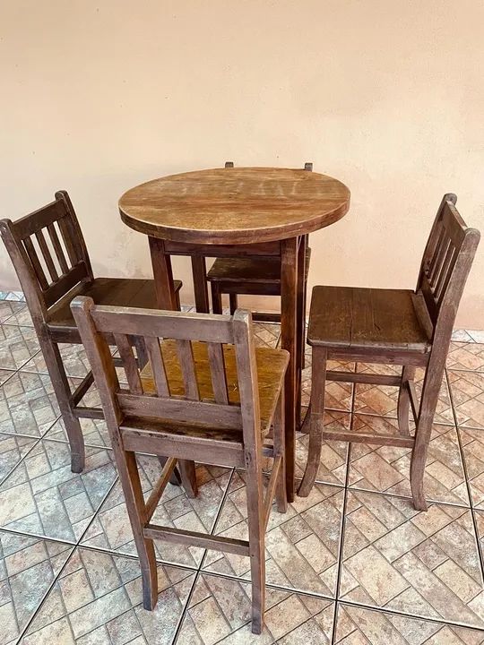 Conjunto de Mesa e Cadeiras de Madeira - Foto 2