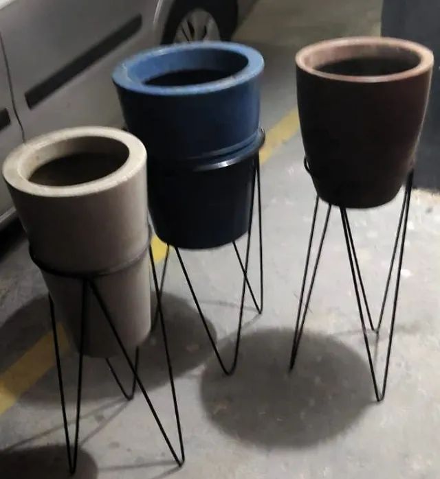 Trio de vasos e suporte de chão para Plantas