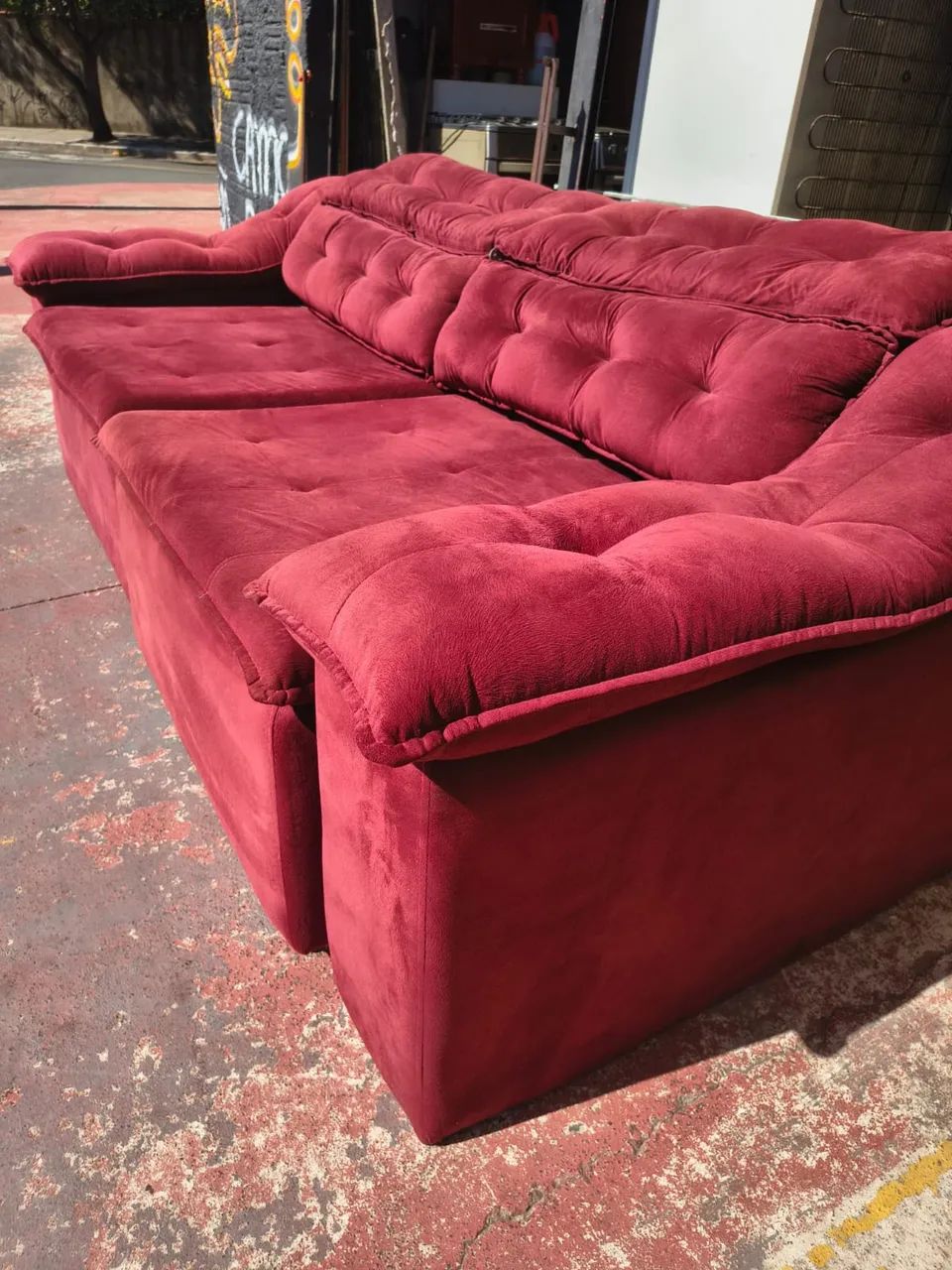 Sofá vermelho material suedine, retrátil 64618083305345122