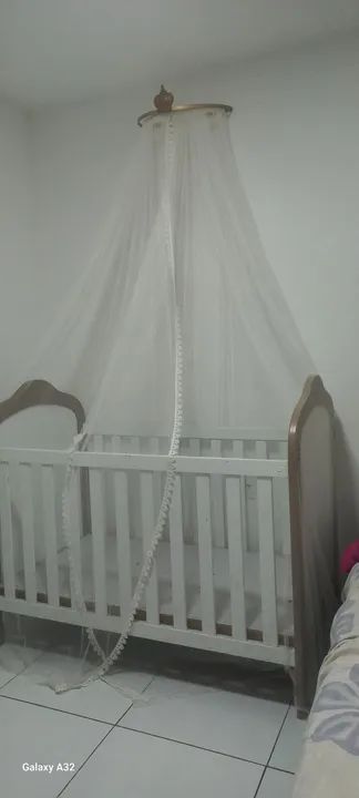 Vendo berço Elô padrão Americano em ótimo estado + dossel + mosquiteiro 300 reais - Foto 4