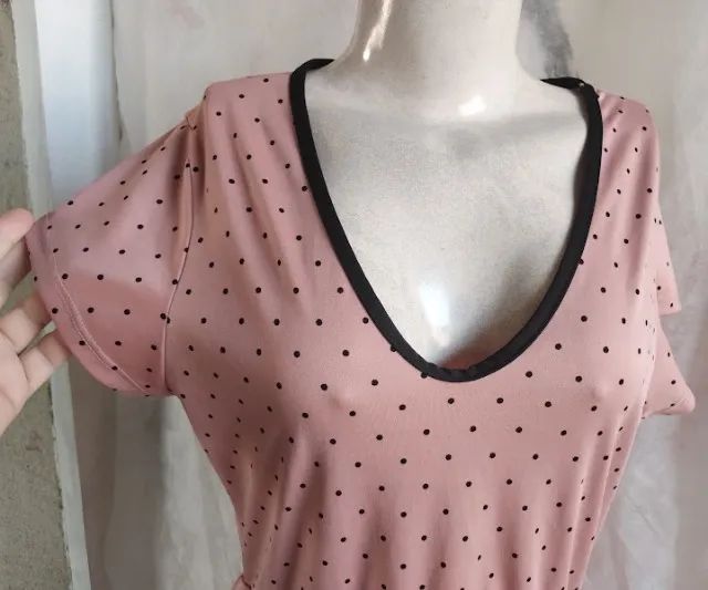 Vestido rosa com bolinhas pretas - Foto 2