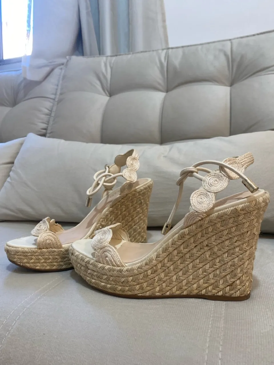 Sandália Arezzo com Detalhes
