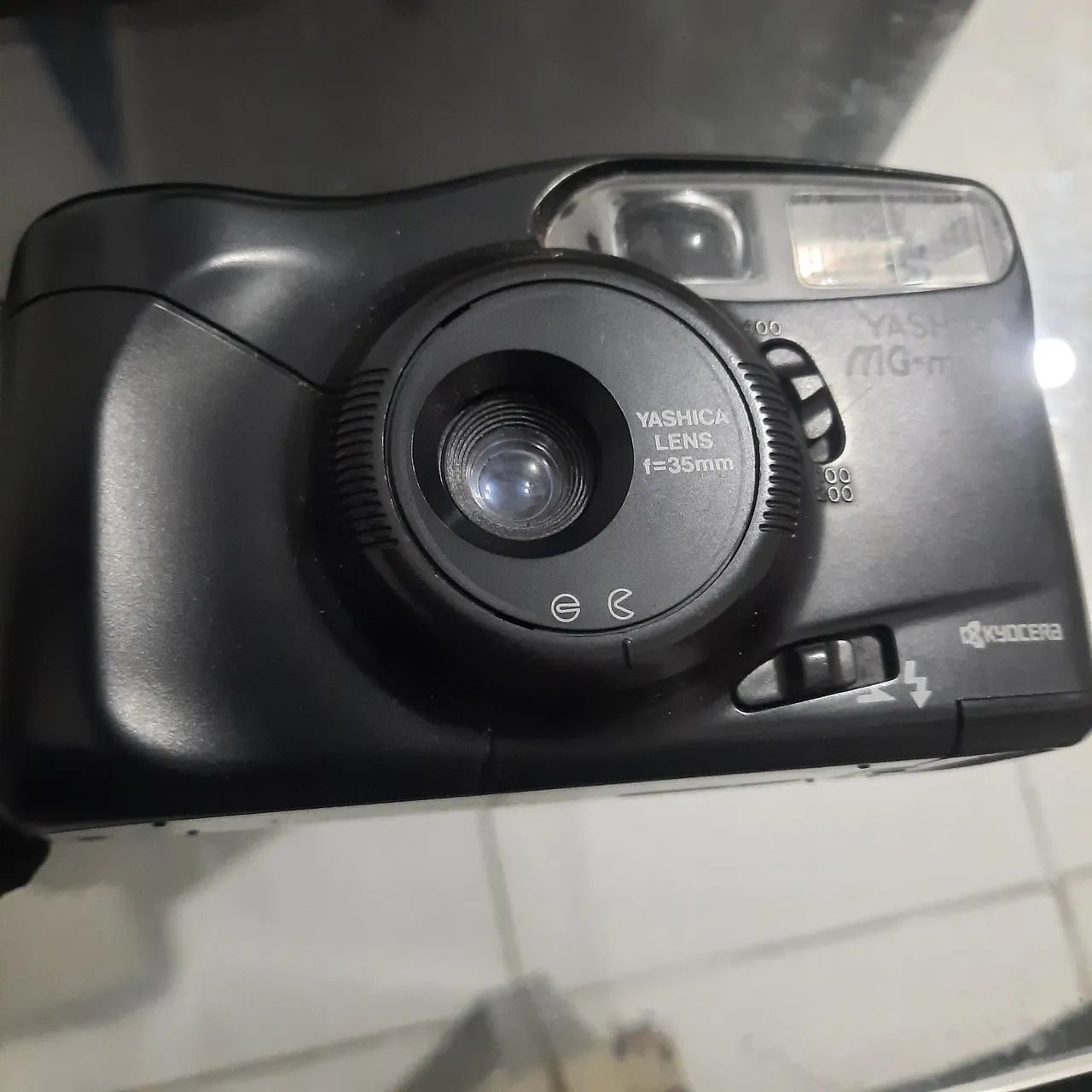 Câmera antiga Yashica lens F=35mm