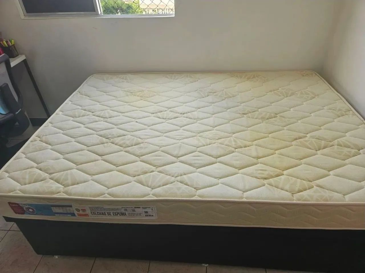 Cama e colchão tamanho CASAL