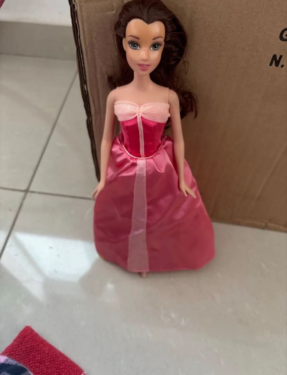 boneca Bela com dois vestidos - Foto 3