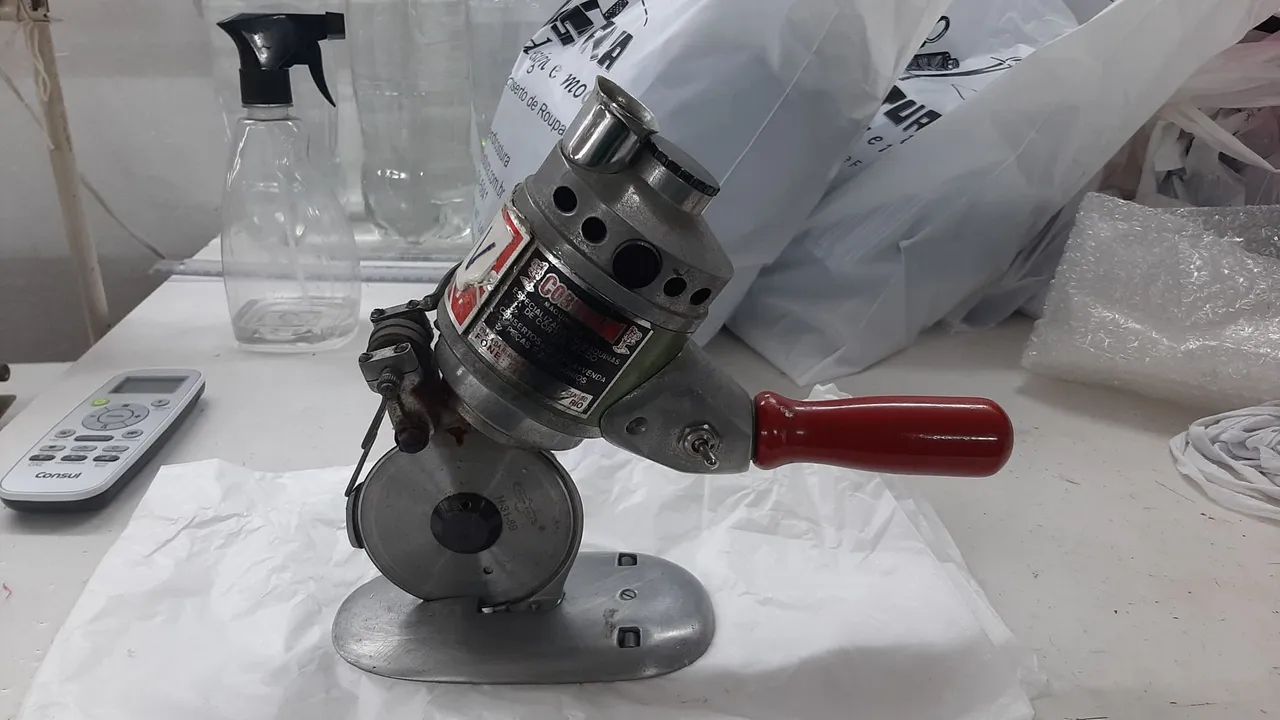 Vendo máquinas industriais, overlock singer e Lamarck e uma colaret Marbor - Foto 3