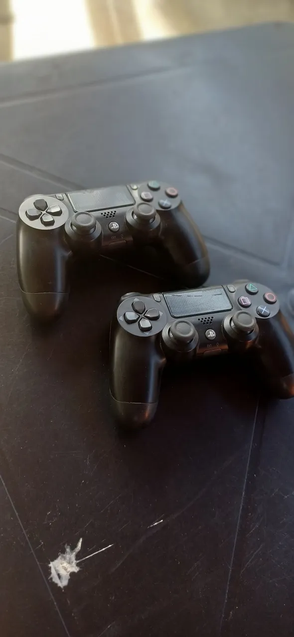 Dois Controles PS4 DualShock vendo ou troco em jogos