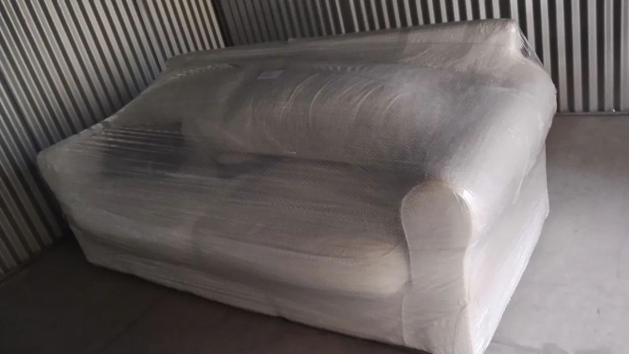 Sofá com almofadas Solta Hoff haitt 